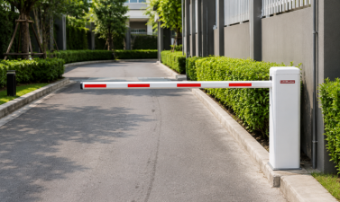 Commercial barrier gate arm